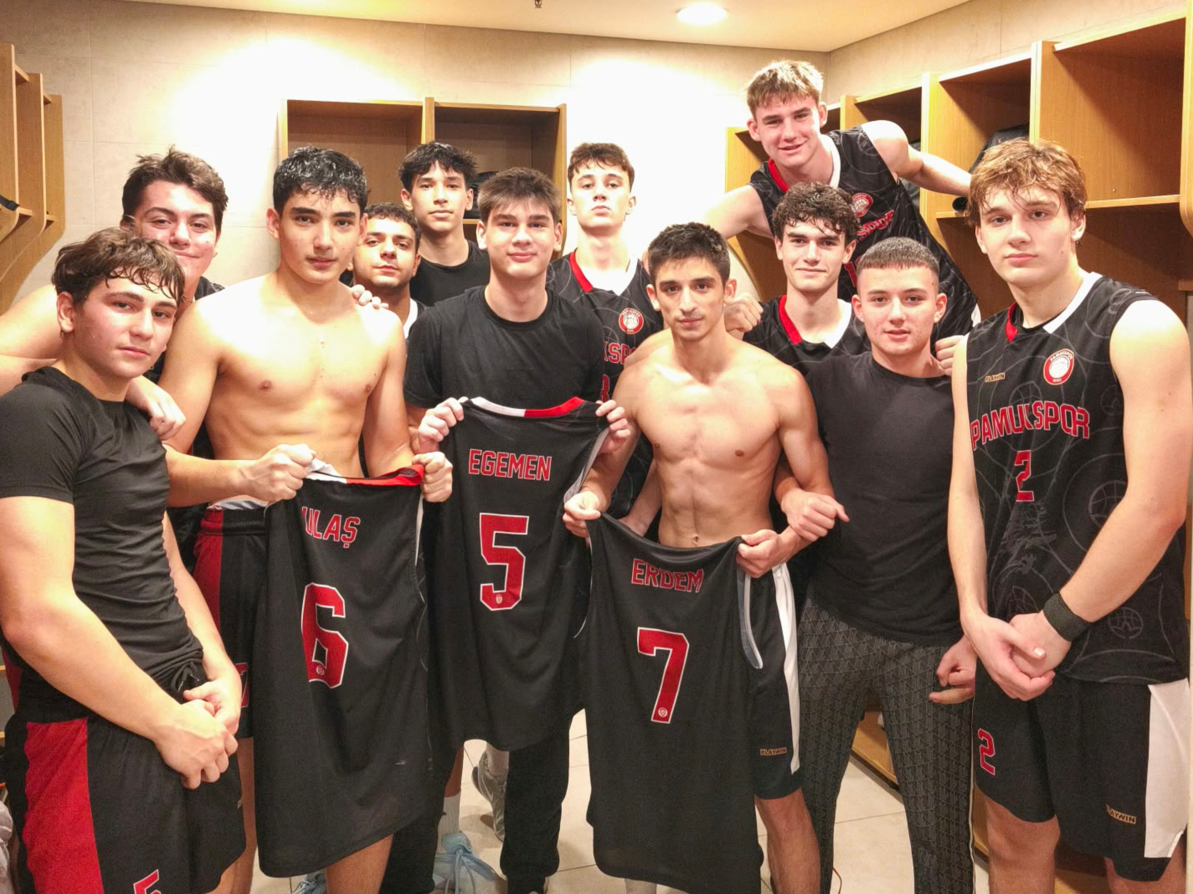 Pamukspor Gelişim U18B Takımı, TBF Seri A Klasman Grubu maçında Nova Basket'i 61-55 mağlup etti.