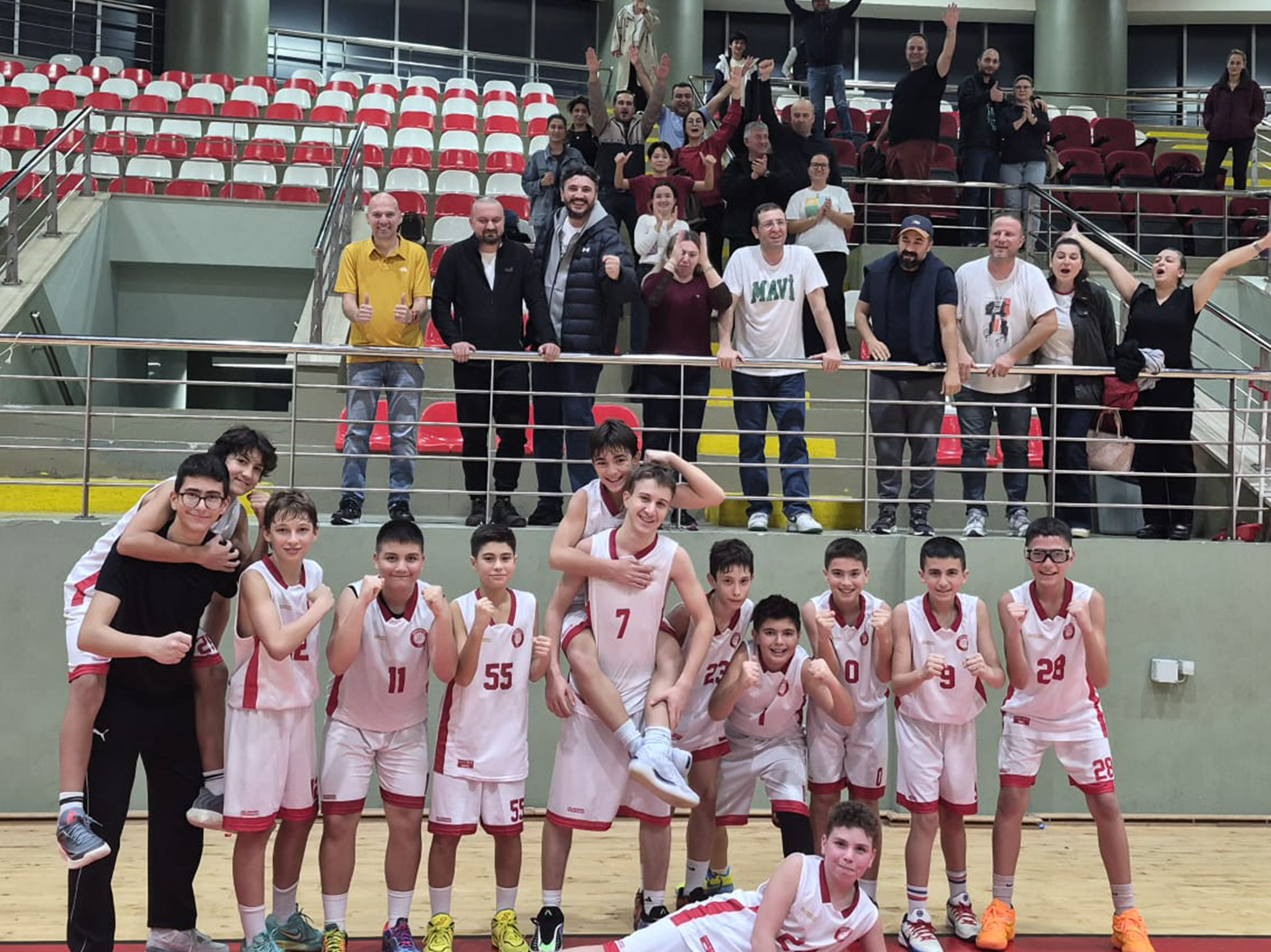 Pamukspor Gelişim U14B Takımı, TBF lig müsabakasında FMV Işık SK'yı 45-41 mağlup etti.